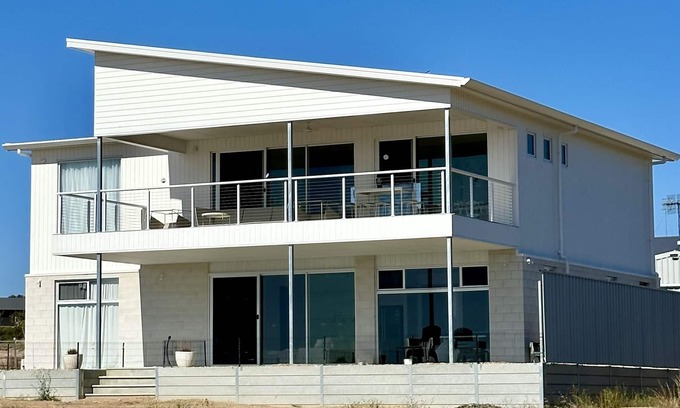 Yorke Peninsula House | Beachfront Bliss at Ocean & Main - Rated 10/10 by Guests