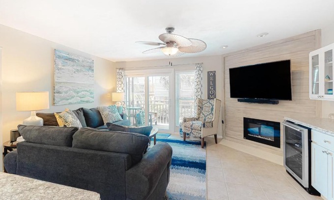 East End House | Cozy Ocean Mile E-4: Family-Friendly with Pool Access