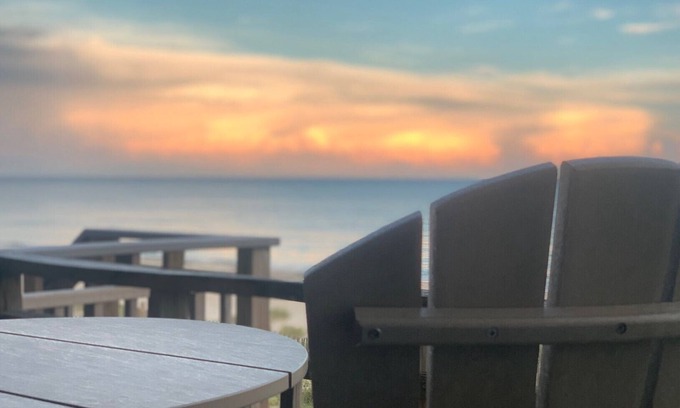 East End Condo | Pet-Friendly Ocean Mile H-2 with Pool and Beach Access