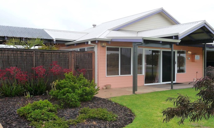 Collingwood Park Villa | Ocean Mist Villa - Beachside Retreat with Pool & Spa