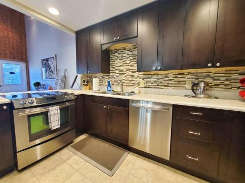 West Juneau House | Ocean & Mountain View Duplex: Family-Friendly Retreat