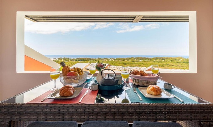 La Saline Les Bains Apartment | Seaside Retreat: Ocean Nest T4 with Spectacular Views