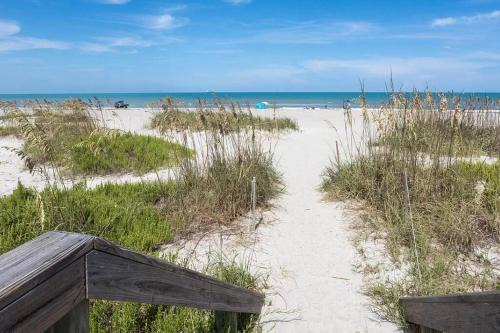 Cocoa Beach House | Ocean Oasis: Oceanfront Bliss with Beach Extras & Bikes