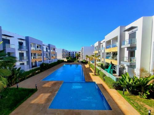 Dar Bouazza Apartment | Ocean Palm Aρραrt: Relax by the Pool with Ocean Views