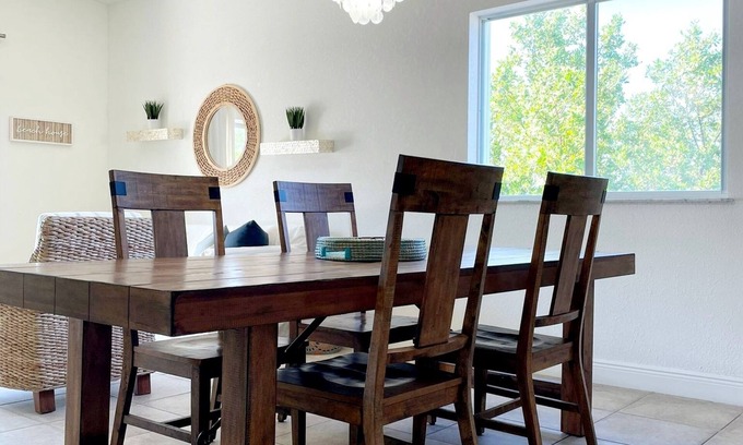 Alice Town Apartment | Ocean Pearl Bimini Bay Condo with Ocean View & Pool Access