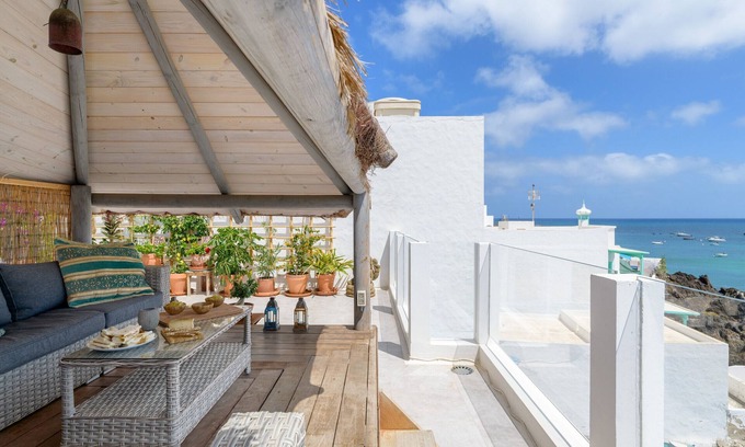 Punta Mujeres Apartment | Ocean Pebbles: Guest Rated 10/10 with Oceanfront Bliss