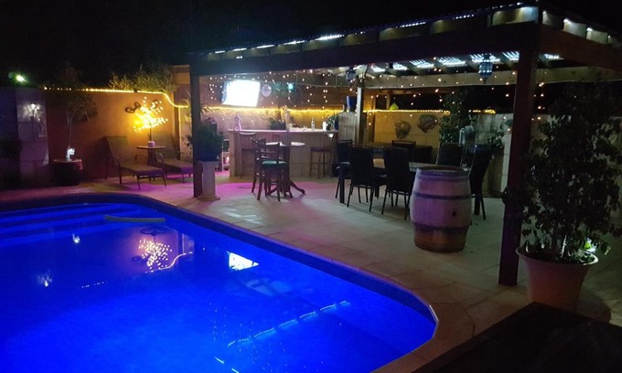 Ocean Reef House | Ocean Reef Homestay: Oceanfront Retreat with Hot Tub
