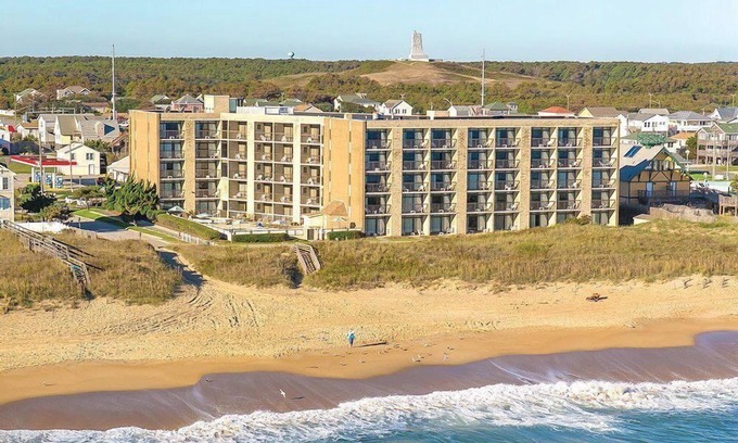 Kill Devil Hills Hotel | Relaxing Ocean Reef Suites with Pool and Ocean Views