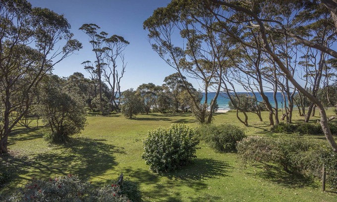 Bawley Point House | Ocean's Edge: Family-Friendly Stay by Bawley Beach