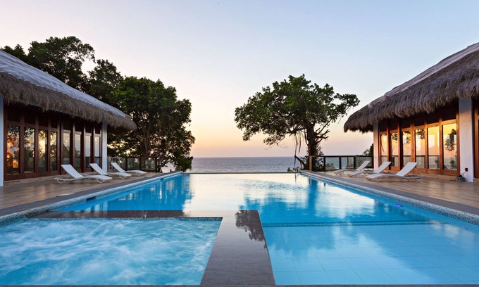 Lanas Hotel | Ocean's Edge Resort: 4-Star Getaway with Pool & Dining