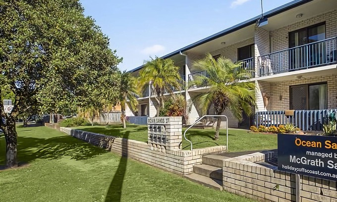 Sawtell Apartment | Beachside Retreat: Ocean Sands 5 with Pool & Breakfast