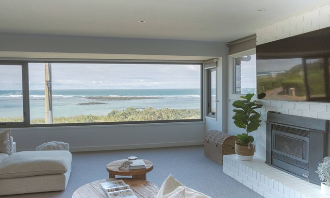 Port Fairy House | Ocean Sands Beach Front House w/270° panoramic views & seconds from the beach