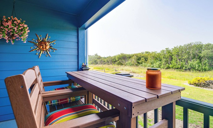 Ocean Shores Condo | Top-Rated Ocean Shores Condo with Balcony near the Beach!