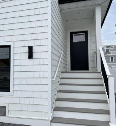 North Beach Haven Apartment | Modern 5 Bedroom Townhome with Pool – Perfect for Families!