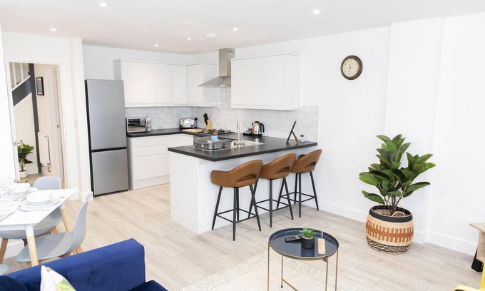 Peacehaven House | Ocean Side with Free Parking | By My Getaways