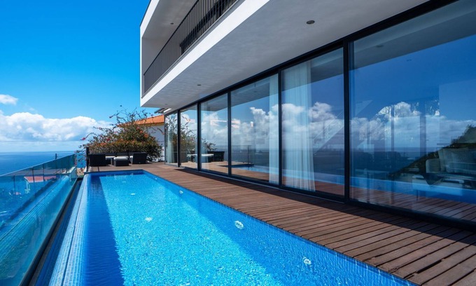 Sao Goncalo House | Seaside Retreat at Ocean Sight with Pool and Spa Amenities