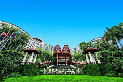 Tianya District Hotel | Relax at Ocean Sonic Resort Sanya with Pool & Spa Amenities