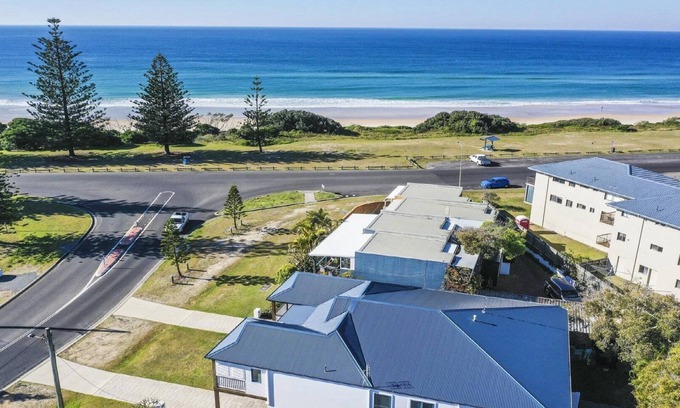 Yamba House | Pet-Friendly Ocean Spirit: Rated 10/10 for Family Comfort