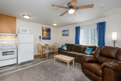 Harbor Hotel | Tranquil Ocean Suites Motel - Guest Rated 10/10