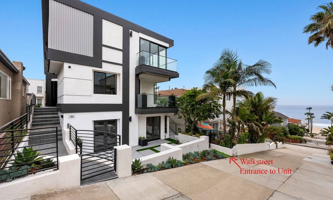 Sand Section Apartment | Ocean View Getaway: Steps from the Beach with Spa Access