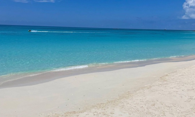 Alice Town Apartment | Seaside Bliss: 2 Bedroom Condo with Pool & Spa Access