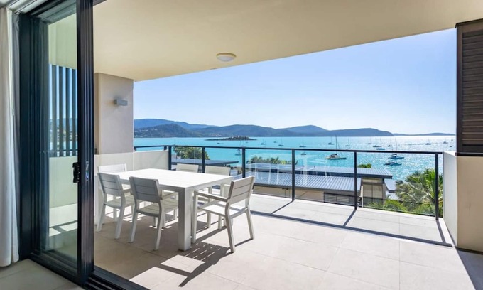 Airlie Beach Apartment | Ocean view 3 bedroom family friendly 2 pools WI-FI