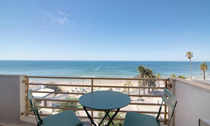 Armacao de Pera Apartment | Ocean View Apartment with Wi-Fi & Spa – Guest Rated 10/10