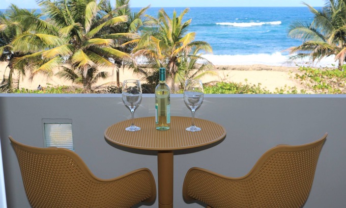 Tierras Nuevas Saliente Apartment | Beachfront Ocean View Apartment with Patio & BBQ Access