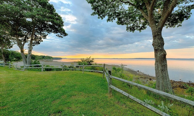 Belfast Apartment | Scenic Ocean View Apartment with Spa & Breakfast in Maine