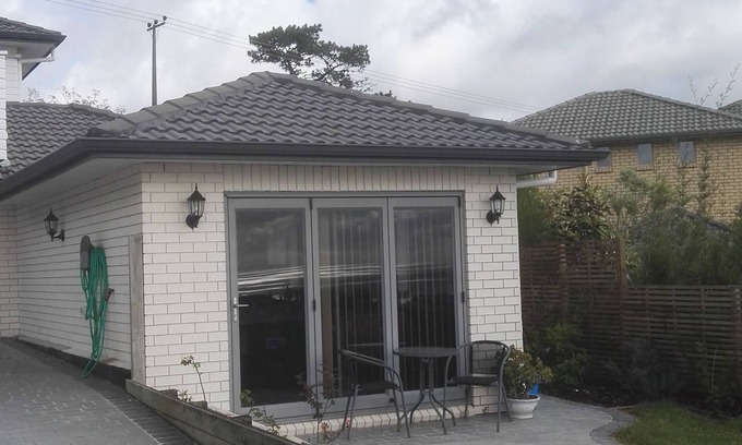 Orewa Apartment | Relaxing Ocean View Apartment in Orewa, Auckland