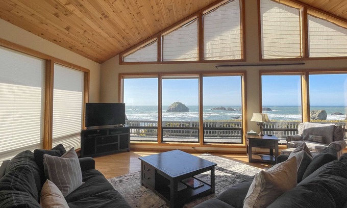 Bandon House | Ocean View at Face Rock: Pet-Friendly Retreat with Oceanfront Access