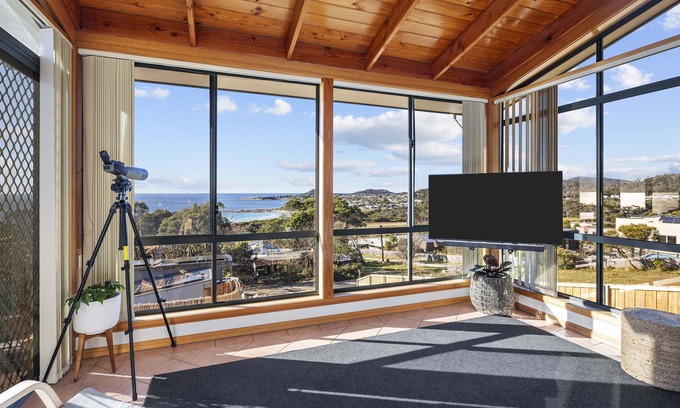 Bicheno House | Pet-Friendly Ocean View Beach House with Pool & Breakfast