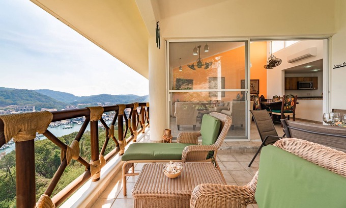 P Chahue Condo | Ocean View Condo with Pool & Spa, Rated 10/10 by Guests