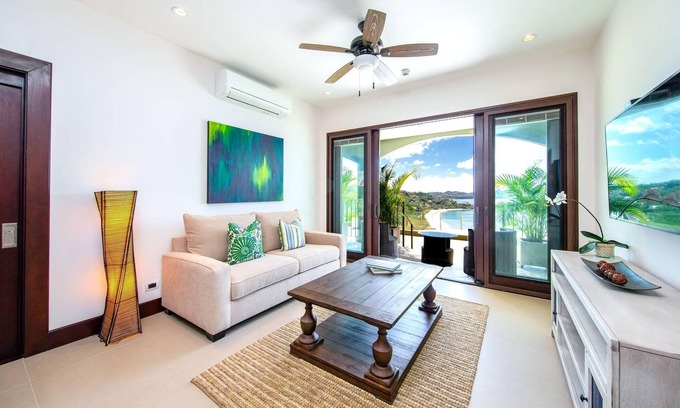 Playa Flamingo Condo | Oceanfront Retreat with Infinity Pool & Breakfast Included