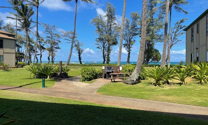 Kapaa Condo | Cozy Ocean View Condo at Pono Kai Resort with Pool Access