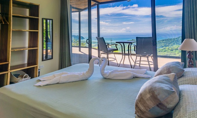 Santa Barbara House | Scenic Ocean View with Private Infinity Pool - 5 Mins to Carrillo