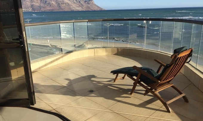 Strand Apartment | Ocean View de Luxe: Top-Rated 4-Star Hotel with Pool