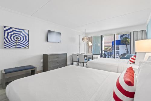 Myrtle Beach House | Ocean View Double Queen Suite with Pool at Schooner Cove