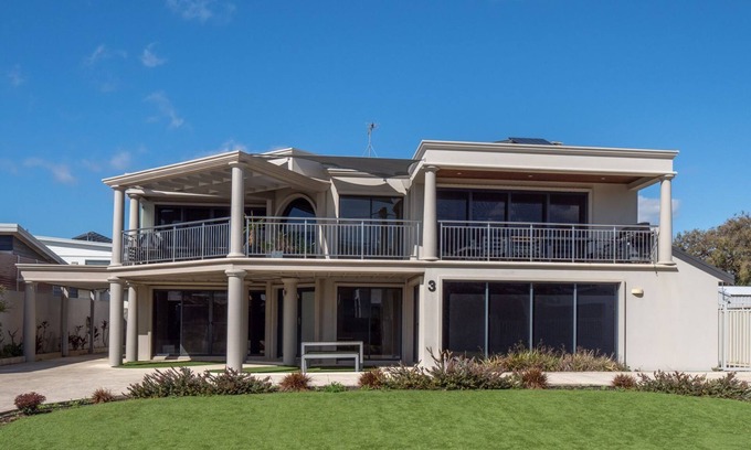 Geographe Apartment | Ocean View Executive Apartment with Pool and Spa Amenities