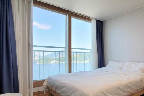 Geoje Apartment | Ocean View Retreat with Child-Friendly Amenities