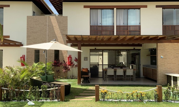 Acu da Torre House | Seafront Condominium with Pool & Ocean Views in Imbassai
