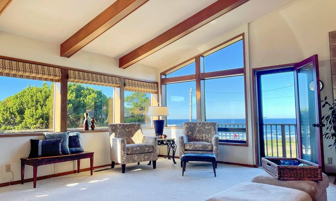 Agate Beach House | Ocean View Home in Newport - Steps from Sandy Beach!