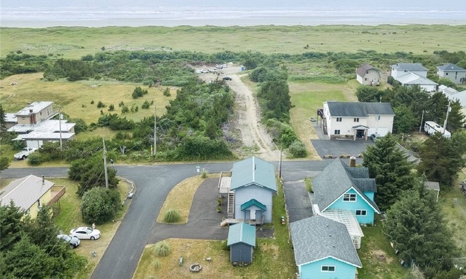 Copalis Beach House | Ocean View House in Copalis with Spa and Hot Tub