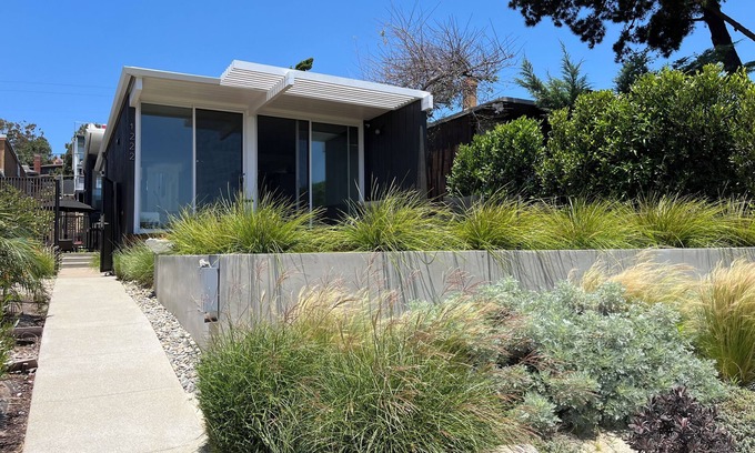 La Jolla Mesa House | Mid-Century Modern Gem with Ocean Views in North PB