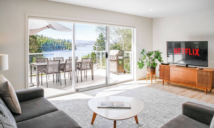 Tonquin Beach House | Beachside Retreat with Spa, Minutes to Tonquin Beach