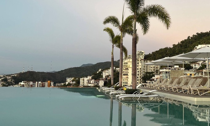 Conchas Chinas Condo | Oceanview Retreat with Rooftop Pool & Free Massage