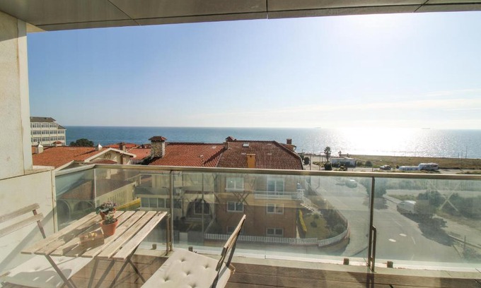 Canidelo Apartment | Ocean View Apartment - 4-Star Retreat with Family-Friendly Perks
