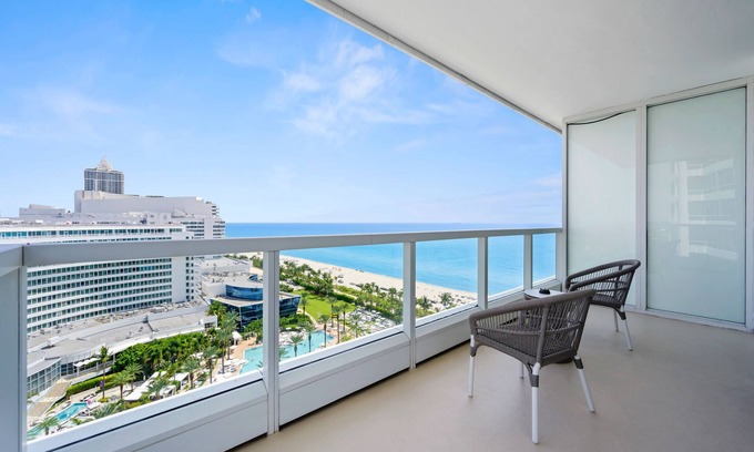 Mid Beach Hotel | Ocean View Studio at Fontainebleau Hotel - Guest Rated 9.8