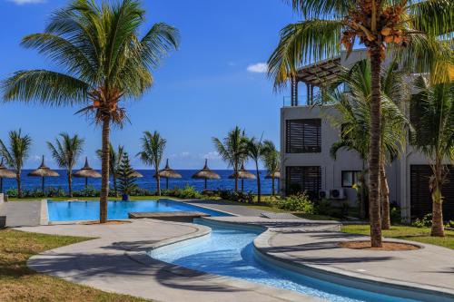 Flic-en-Flac Apartment | Relaxing Ocean View Retreat with Spa and Pool Access