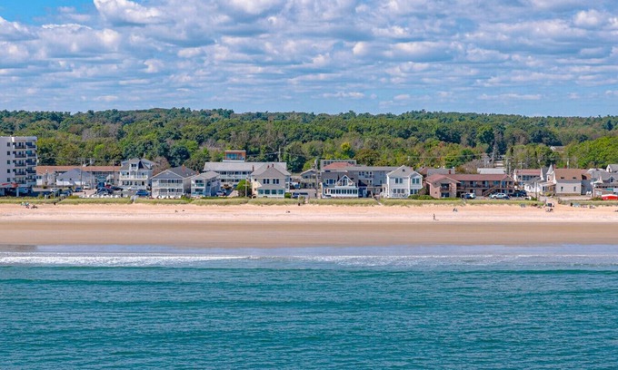 Old Orchard Beach Apartment | Ocean View! - One-Bedroom Suite by the Beach
